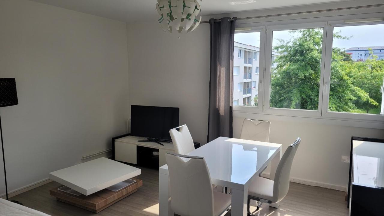 Appartement Lumineux Cholet Exterior foto